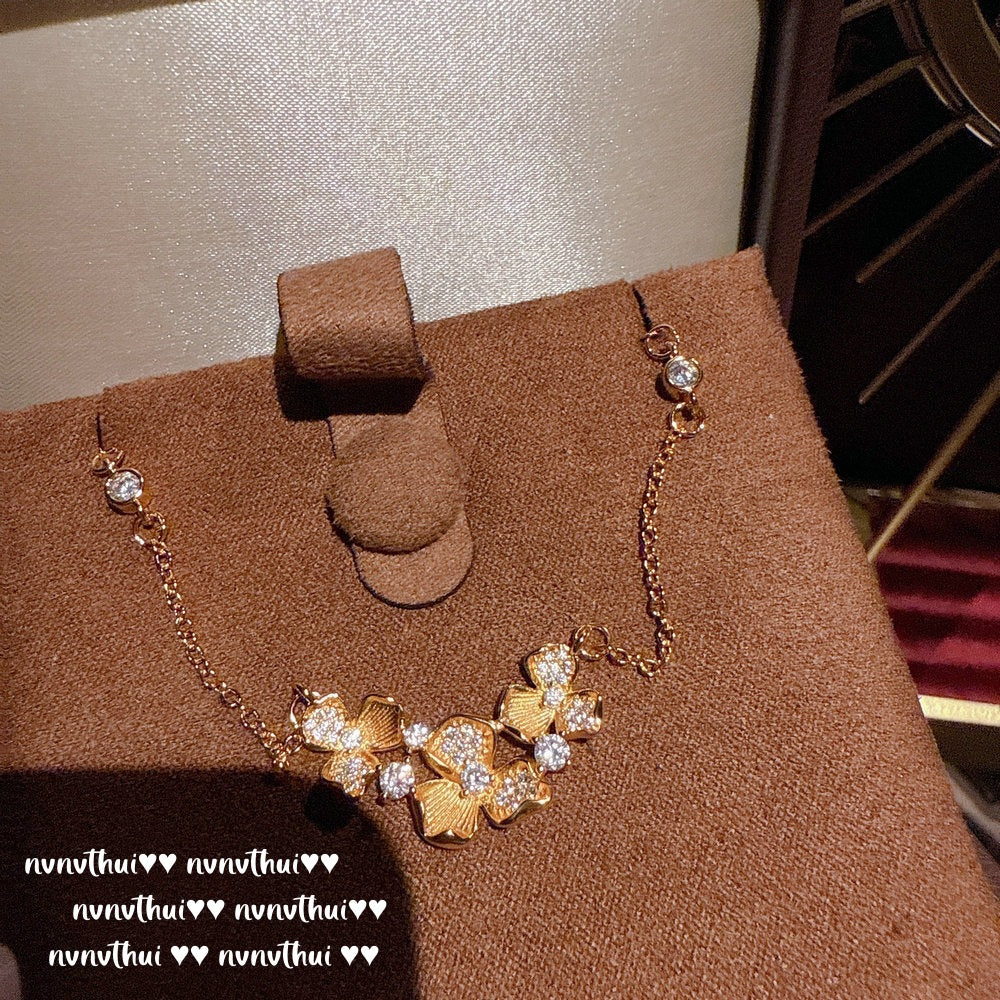 DK3J668 Eternal Blossom Necklace