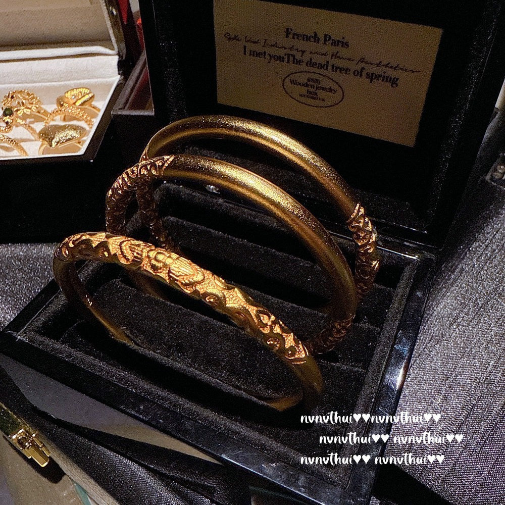 2021NV Gold-Plated Iris Minimalist Bangle