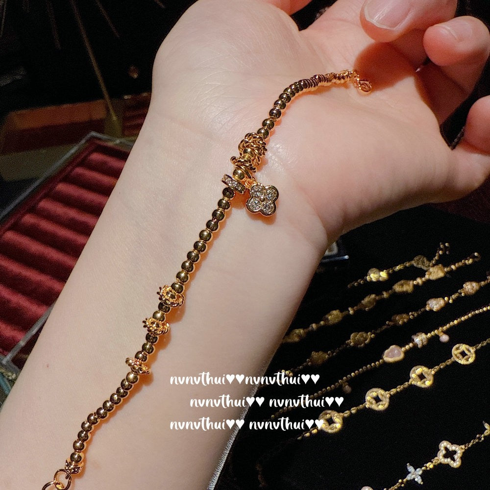 512QIP Diamond-Petaled Delicate Bracelet
