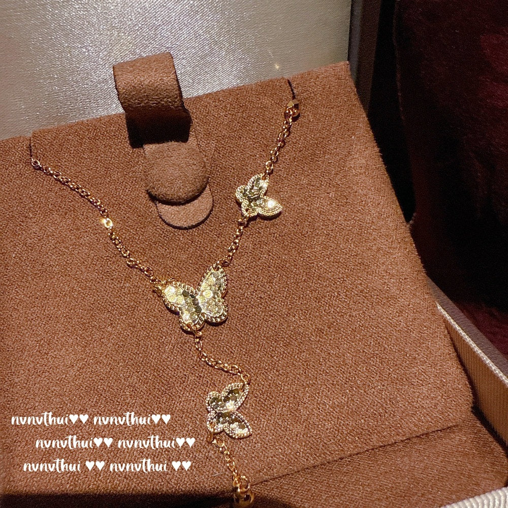 DK3J668 Crushed Ice Butterfly Necklace