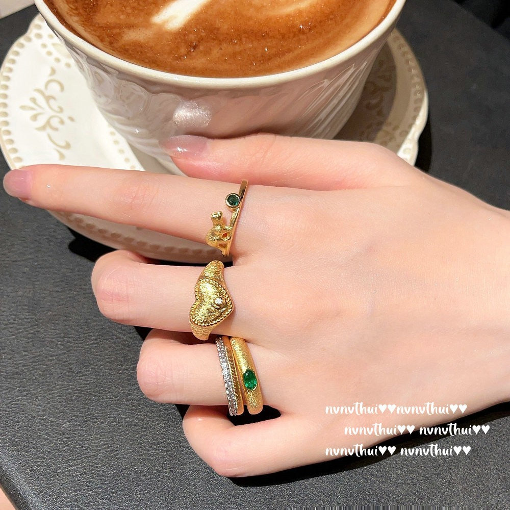 810Z Vintage Emerald Kitten Zircon Stackable Ring