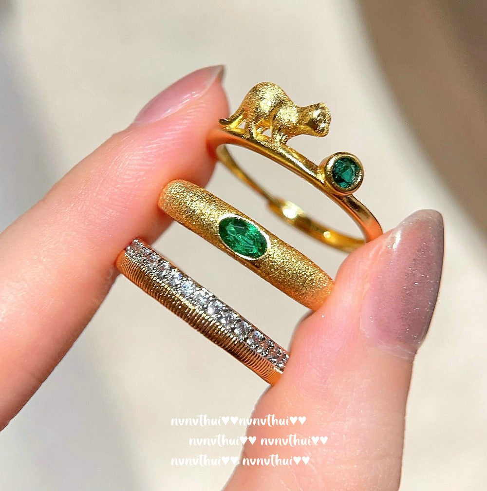 810Z Vintage Emerald Kitten Zircon Stackable Ring
