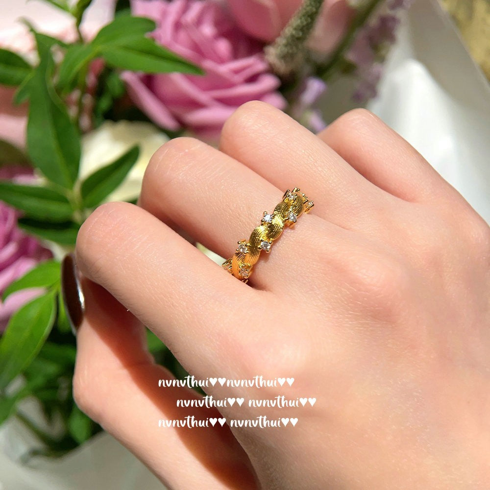 Italian Vintage Brushed Thorn Vine Gemstone Ring