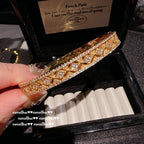 495HONCC Pavé Crystal Decorative Window Vajra Bangle