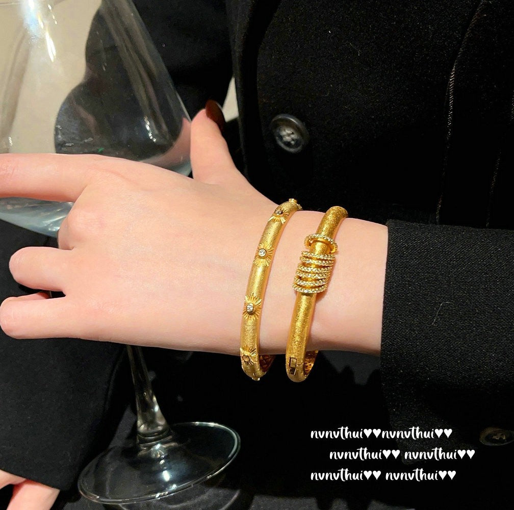 Italian Vintage Brushed Engraved Nebula Gemstone Bangle
