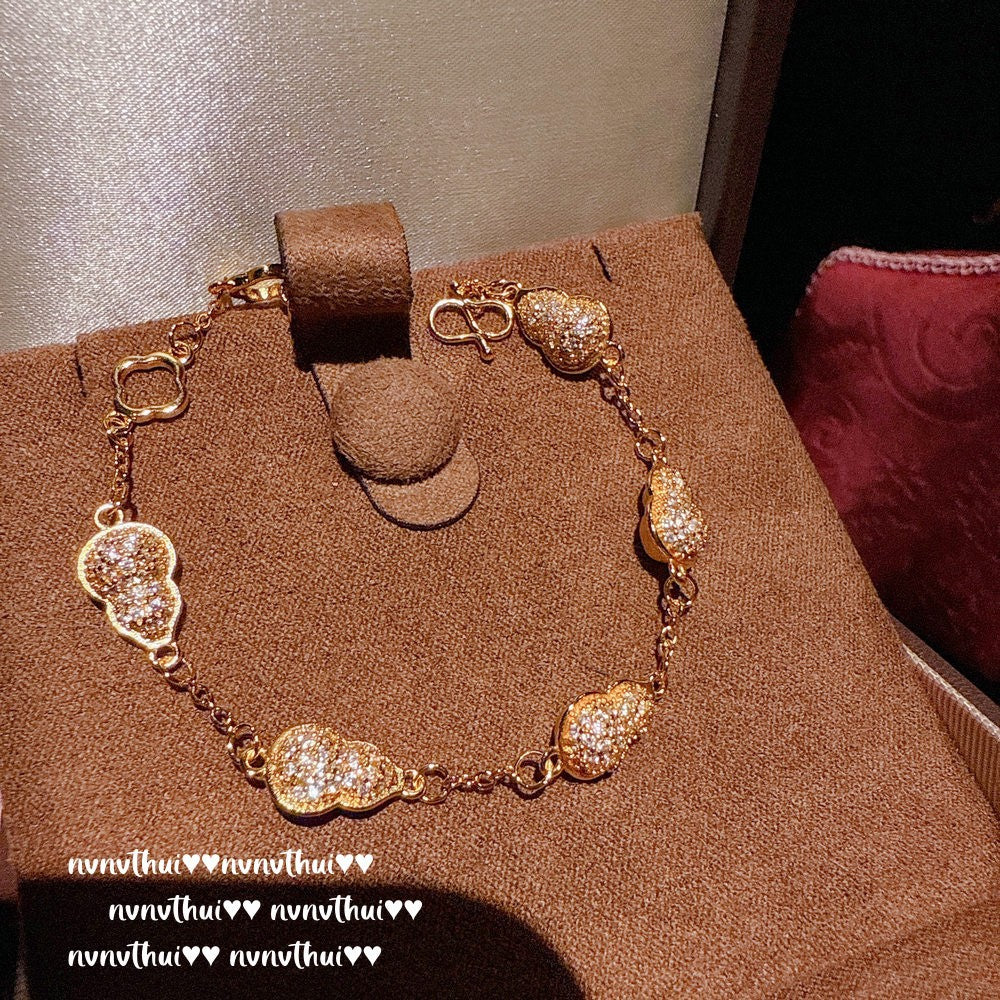 512QIP 3D Hulu Diamond Bracelet