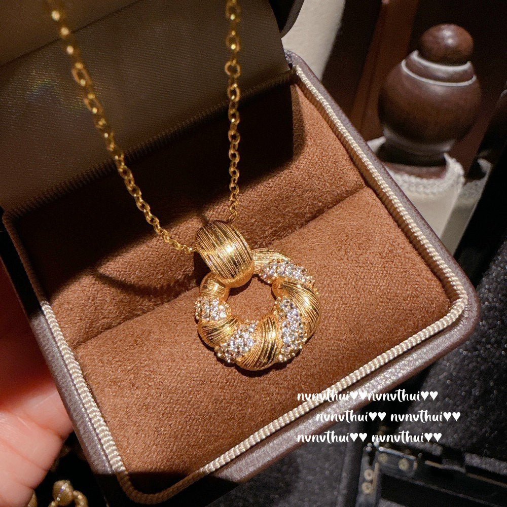 2060ZZ Brushed Lucky Scroll Necklace