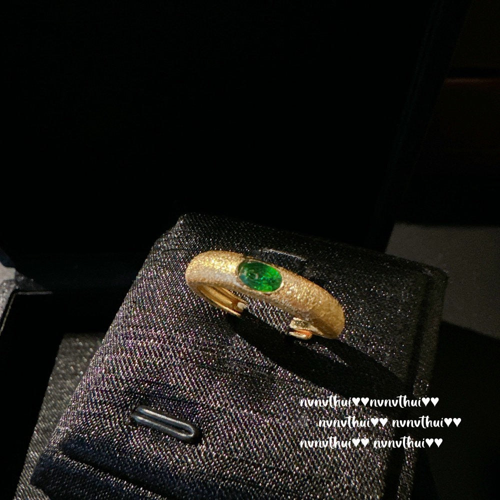 810Z Vintage Emerald Kitten Zircon Stackable Ring