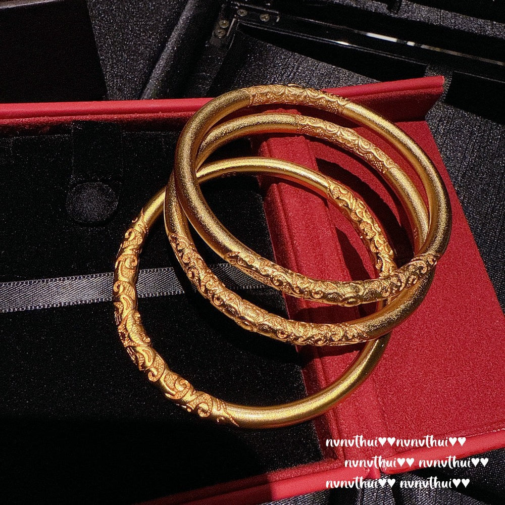 2021NV Gold-Plated Iris Minimalist Bangle