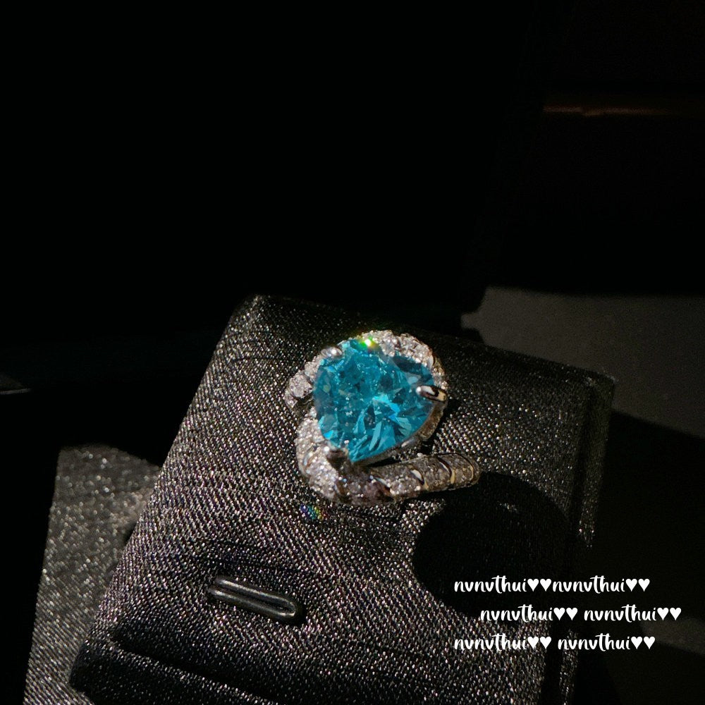 809ZZ Sri Lankan Blue Heart Gemstone Ring