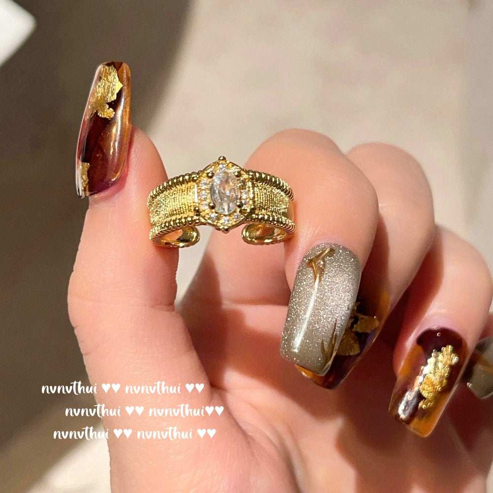 Italian Retro Brushed Gemstone Pigeon Egg Ring