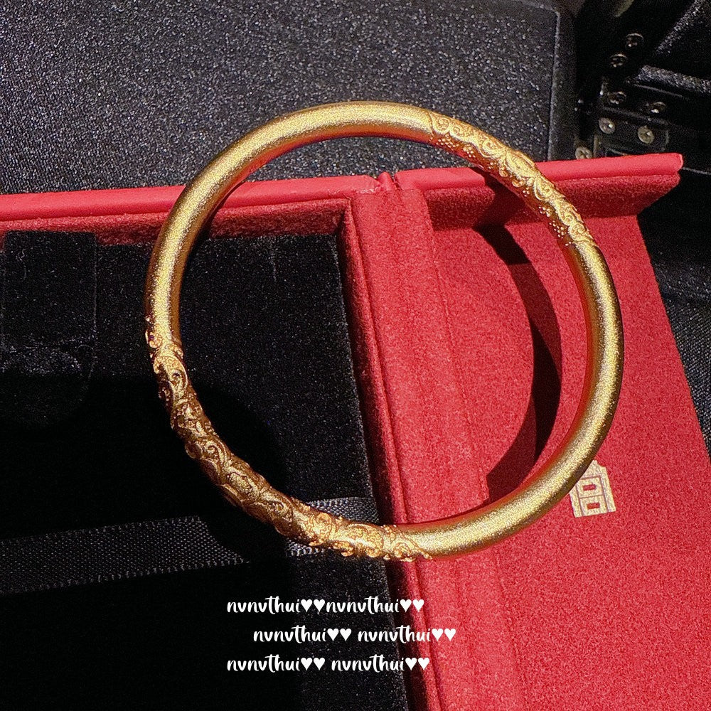 2021NV Gold-Plated Iris Minimalist Bangle