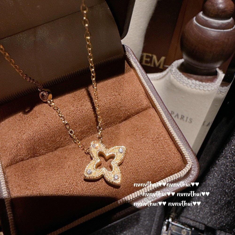 2060ZZ Brushed Petal Delicate Necklace