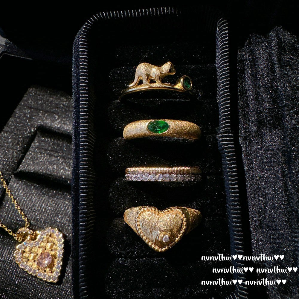 810Z Vintage Emerald Kitten Zircon Stackable Ring