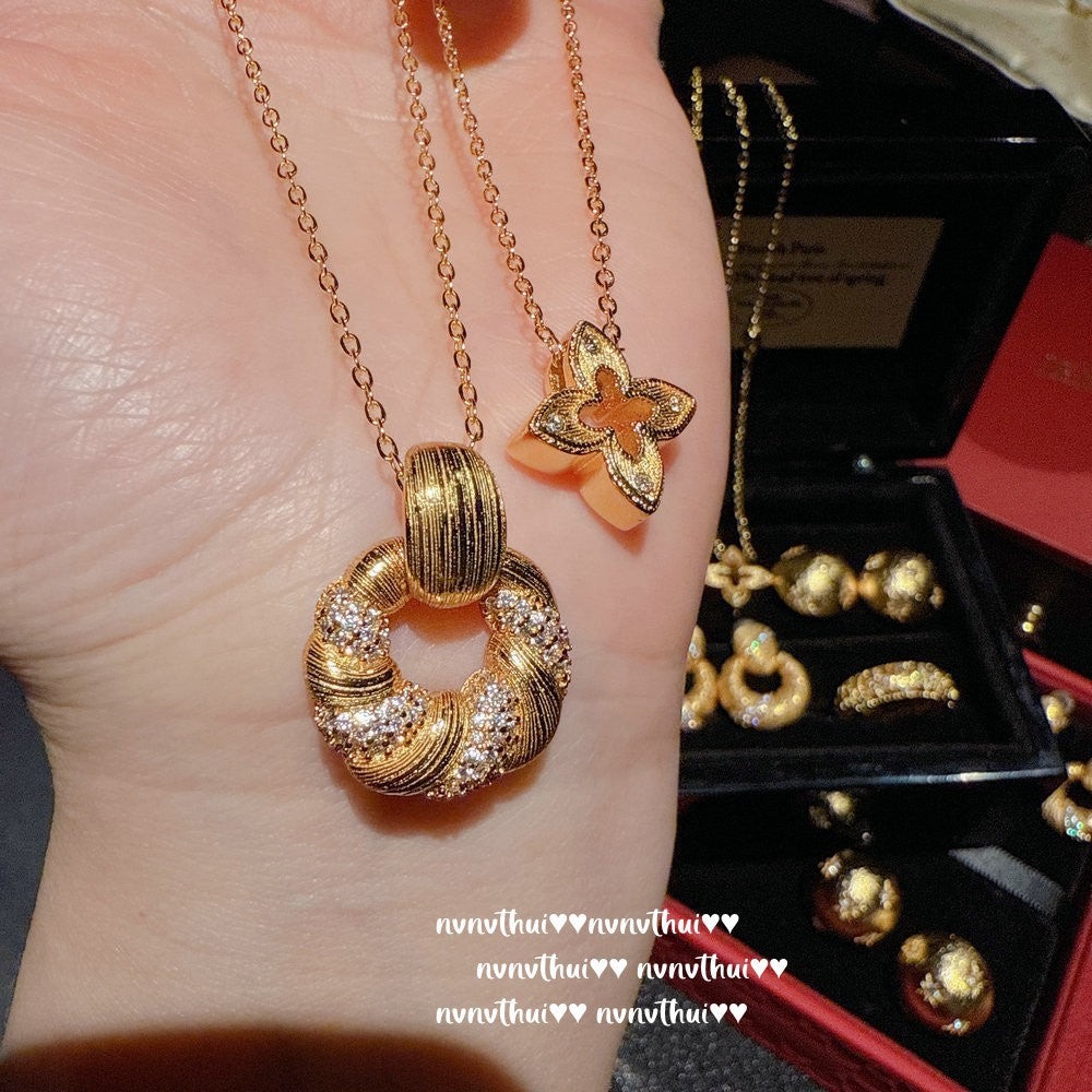 2060ZZ Brushed Lucky Scroll Necklace