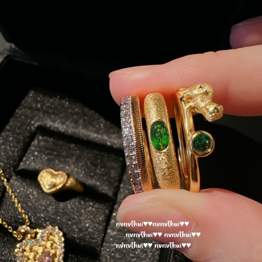 810Z Vintage Emerald Kitten Zircon Stackable Ring
