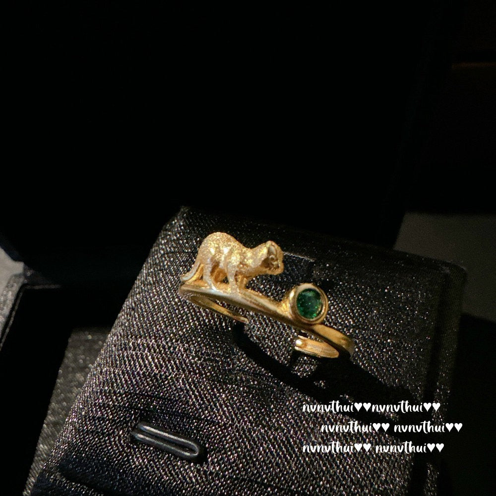 810Z Vintage Emerald Kitten Zircon Stackable Ring
