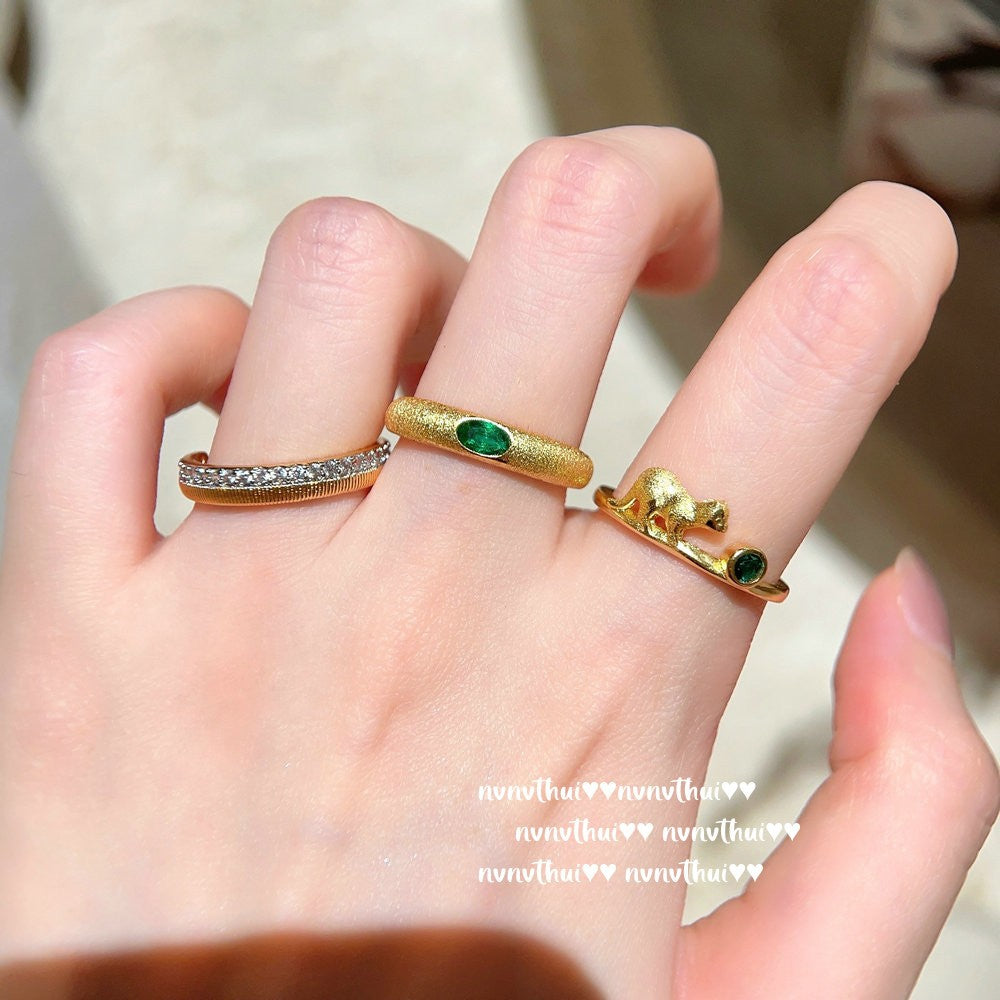 810Z Vintage Emerald Kitten Zircon Stackable Ring