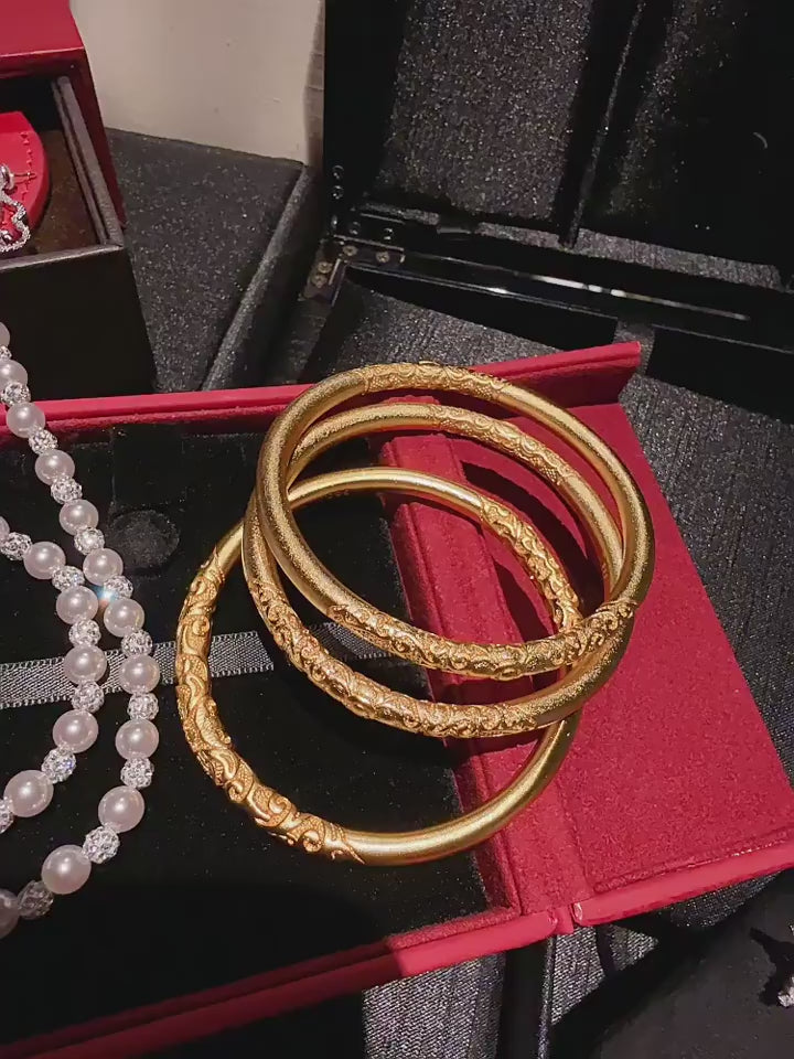 2021NV Gold-Plated Iris Minimalist Bangle