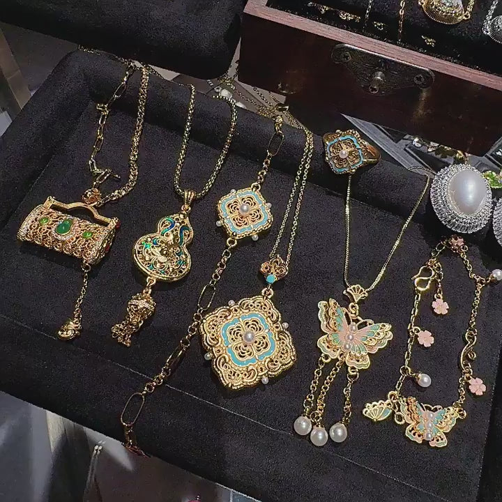 Antique Gold Filigree-Engraved Butterfly Necklace Chinese Knot